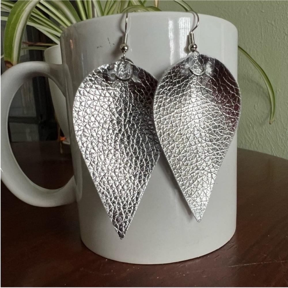 NWT Silver Petal Shaped Faux Leather Earrings